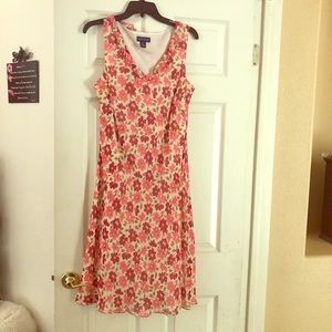Cute sleeveless Anne Taylor dress...